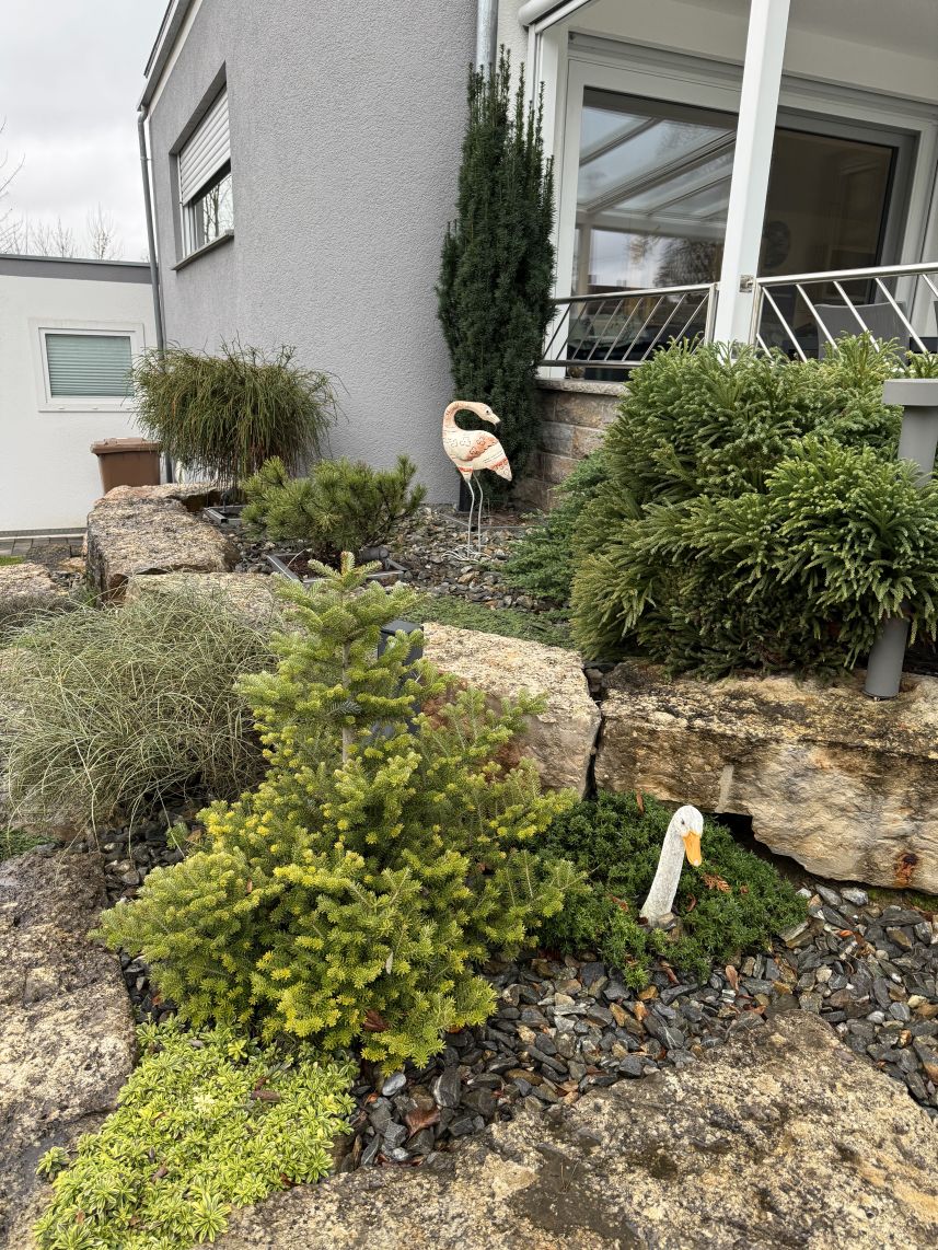 Gartenanlage mit Natursteinen